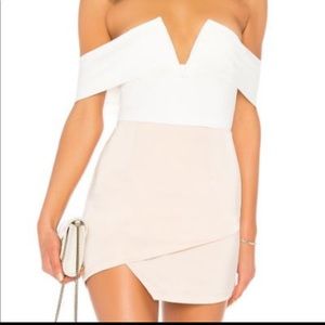 Aaliyah deep v bodysuit